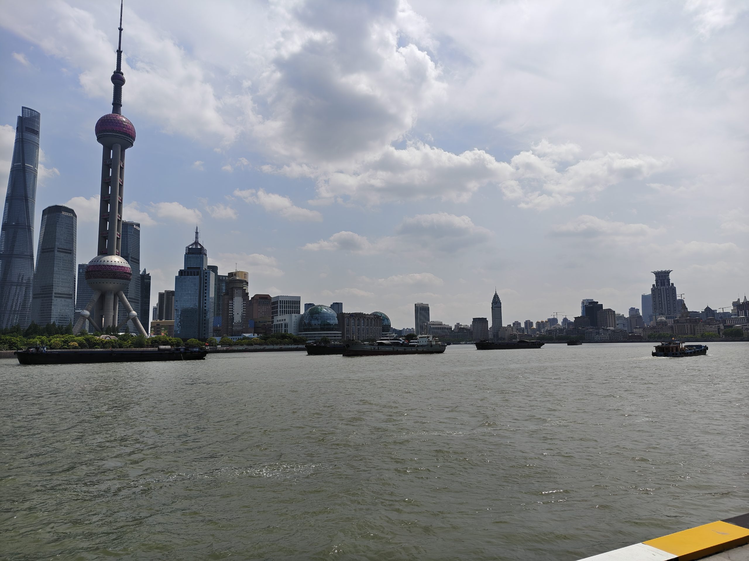 拍摄于黄浦江上！